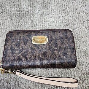 Michael Kors Wristlet Wallet Brown Zip Around Size Small
